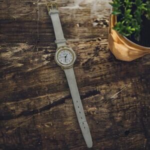 Vintage Geneva White Leather Band Watch Gold Tone Case Quartz Untested Y2K